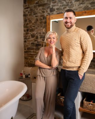 @martinapartlova se pustila do odvážné rekonstrukce statku a my jsme měli tu čest být součástí! 🏡🛠️ Čas utekl jako voda a...